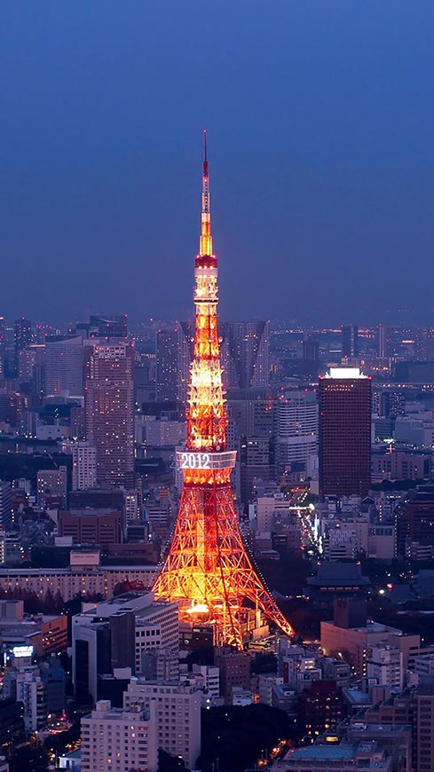 夜景中的巴黎埃菲尔铁塔