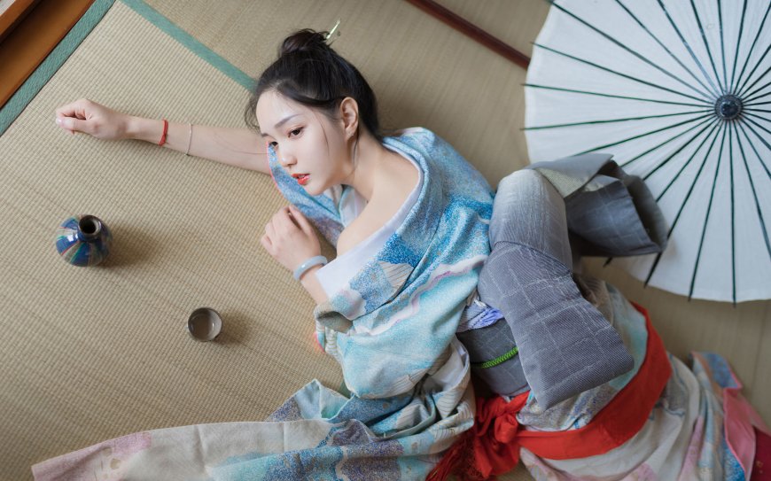 日本美女性感和服写真壁纸