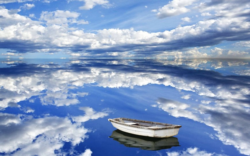 蔚蓝大海 天空云彩 小白船风景壁纸