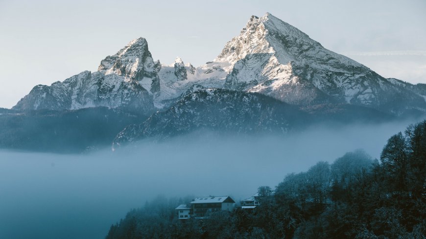 冬季清晨的雪山自然风景壁纸