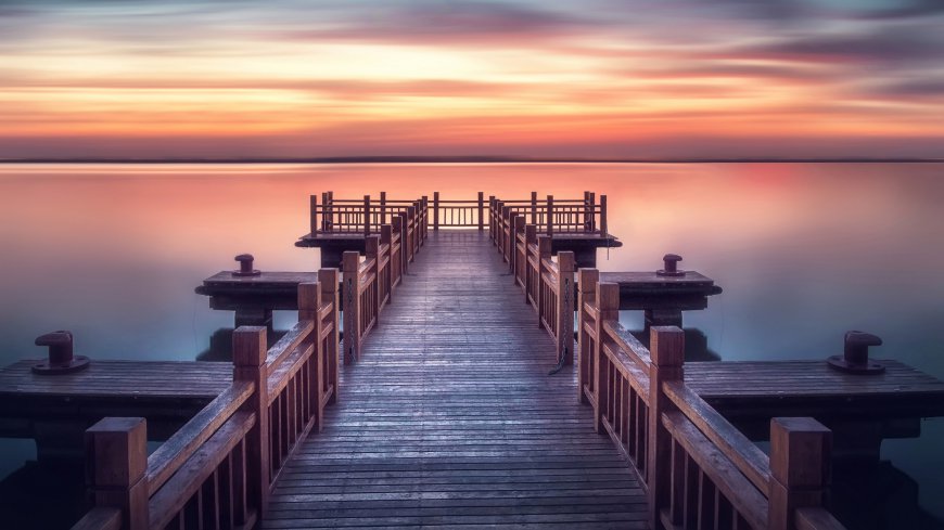 夕阳下超级美的码头宁静的自然景色电脑4K壁纸