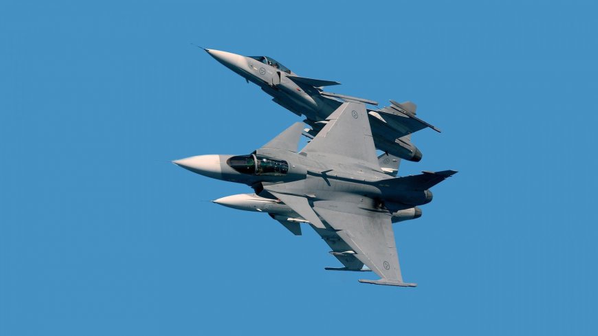 JAS39鹰狮战斗机电脑高清壁纸