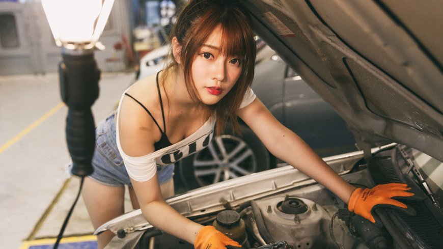 修车美女性感图片壁纸