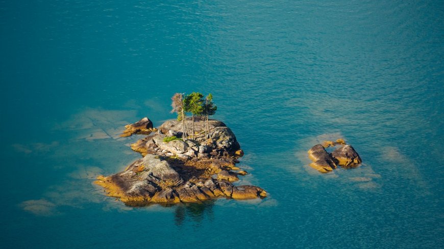 海中的小岛唯美壁纸