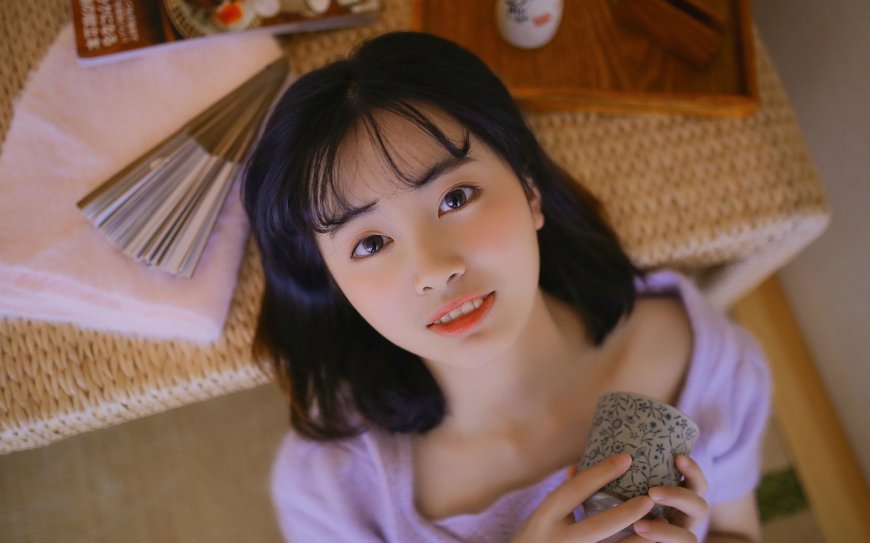 长相甜美的短发美女图片壁纸