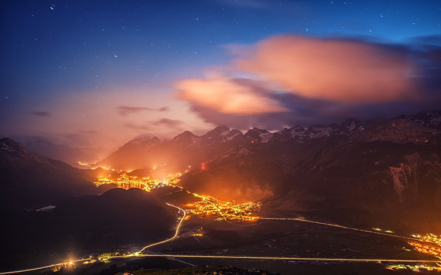 山中小镇夜景风景壁纸