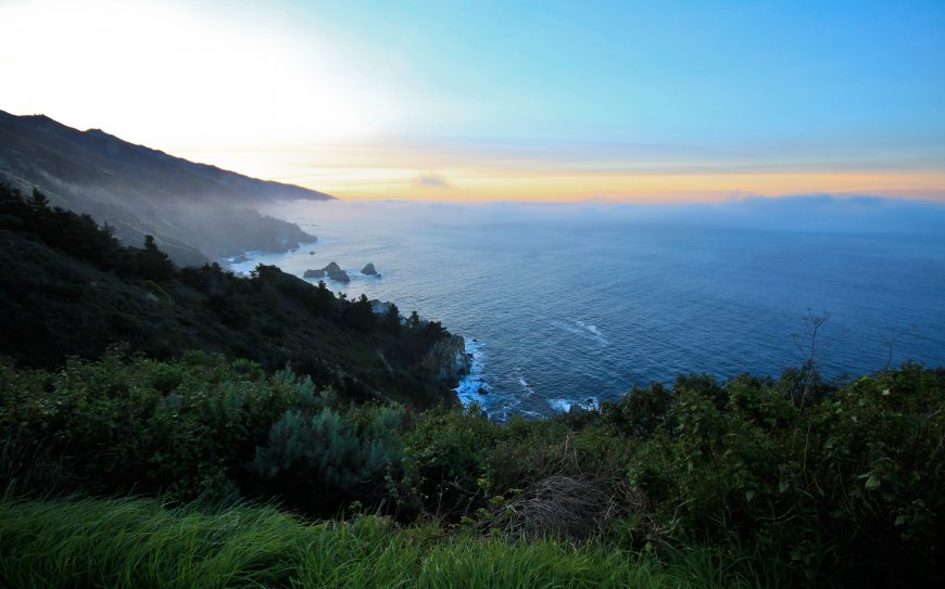 晨光笼罩海岸自然风景壁纸