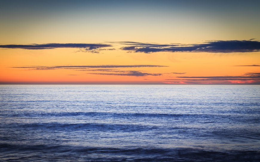 夕阳下的海平面风景壁纸