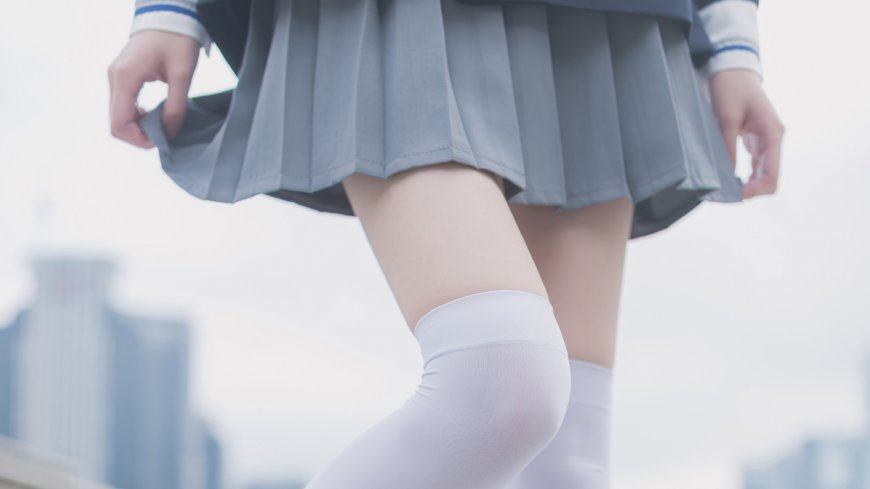 百褶裙 白丝袜美腿壁纸