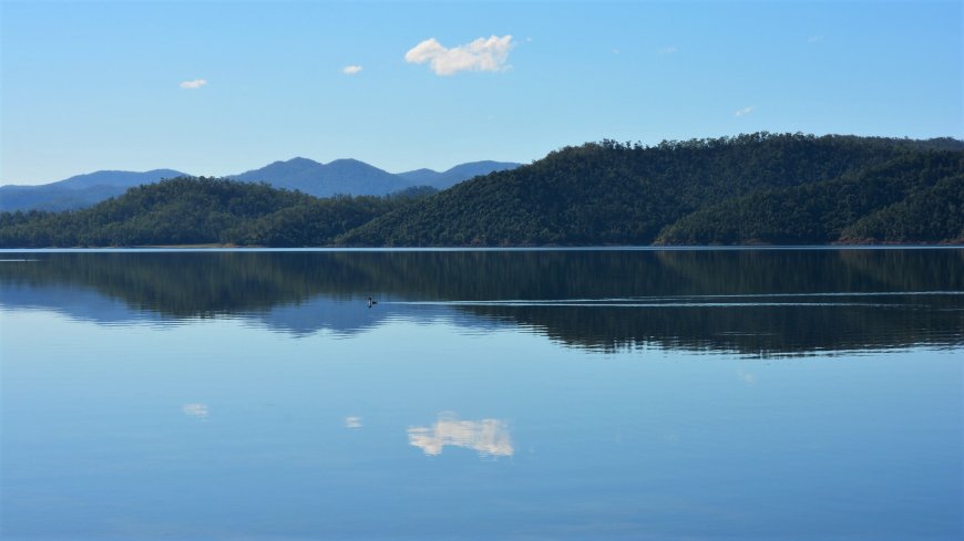 蓝天 森林湖泊风景壁纸