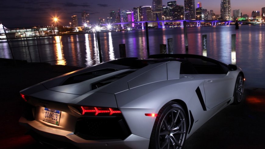 夜景下的兰博基尼Aventador壁纸