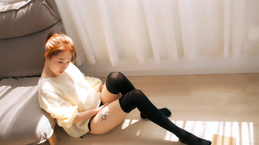 性感小清新黑丝袜美女图片壁纸