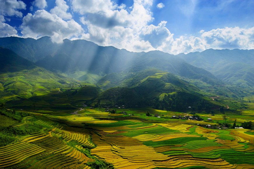 晴空下的大山 村庄 田野美丽风景图片壁纸