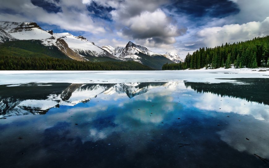 雪山森林湖泊倒影自然风景壁纸