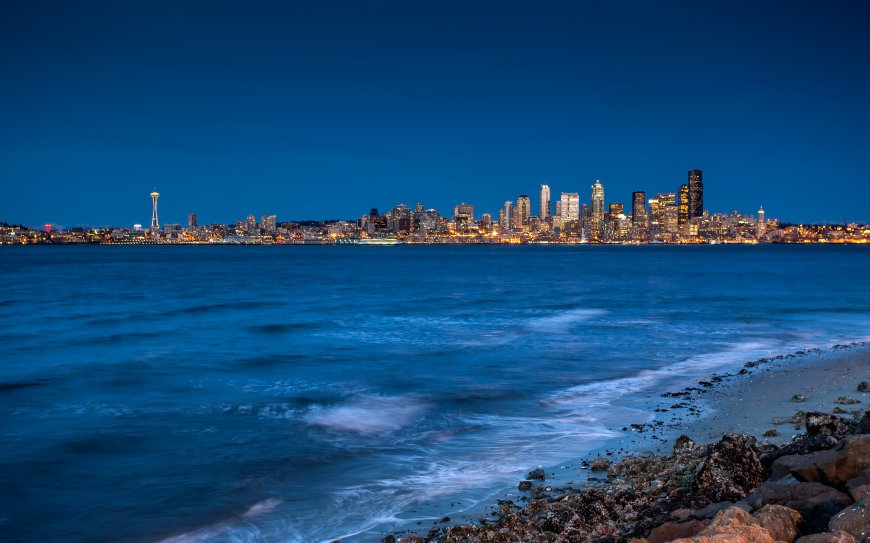 繁华4K海滨城市夜景风景壁纸