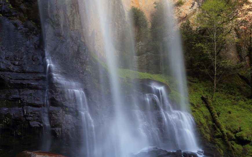 唯美山林流水瀑布自然风景壁纸