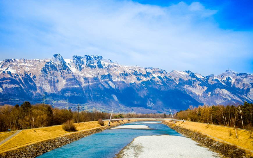 巍峨雪山 河流 蓝天自然风景壁纸