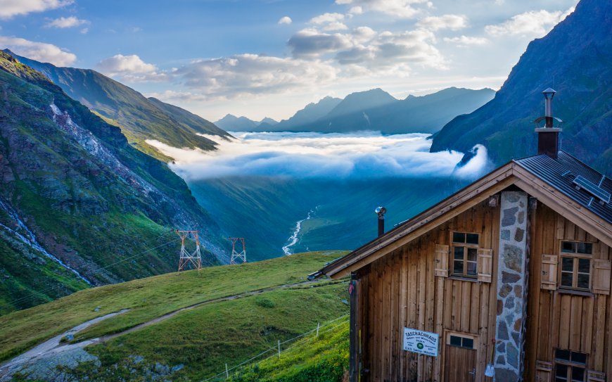 山谷 小屋 河流 云雾自然风景壁纸