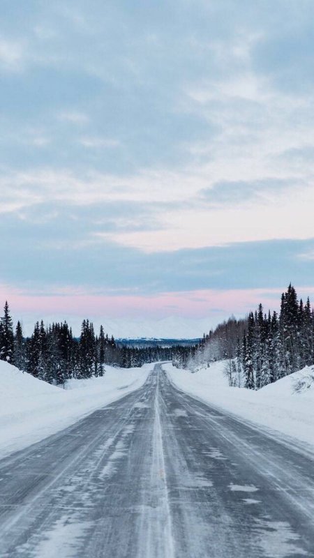 山林雪地公路图片