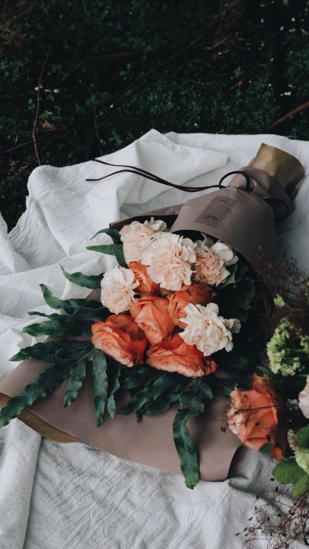 手捧花 鲜花特写图片