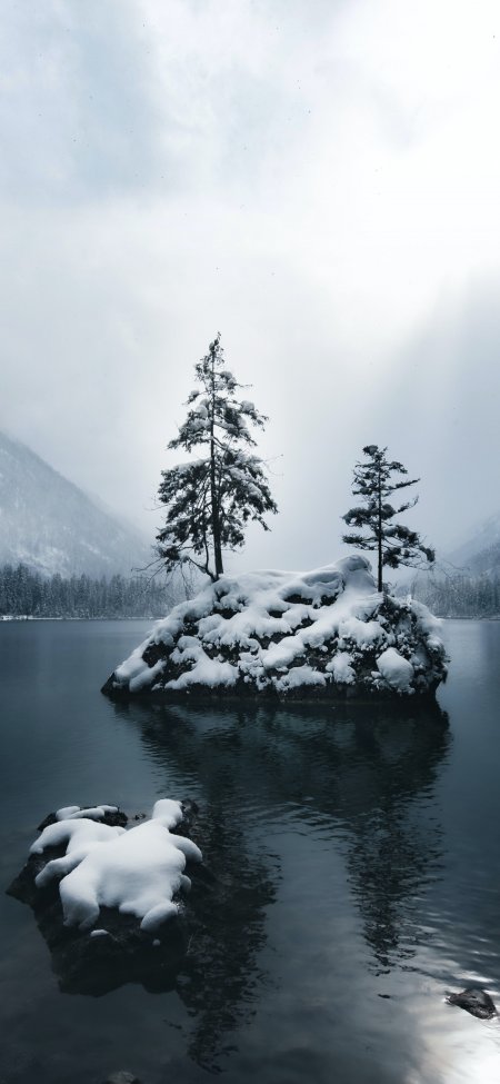 唯美雪山森林湖泊小岛风景