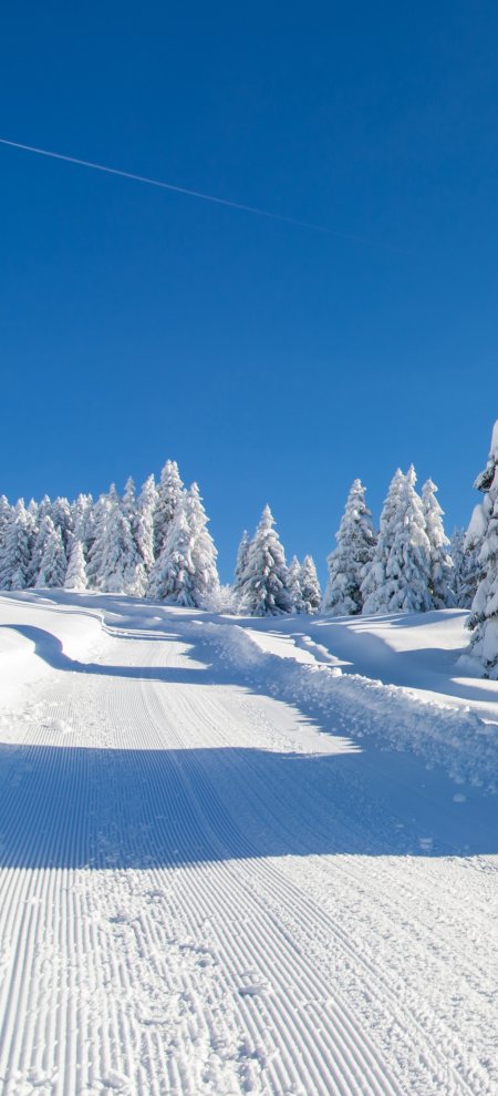 蓝天白云雪山自然风景