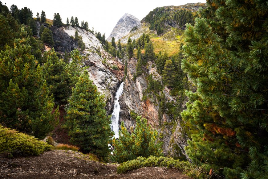 高山瀑布流水自然风景壁纸