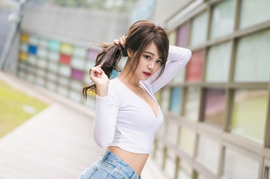 性感白衣美女气质图片壁纸