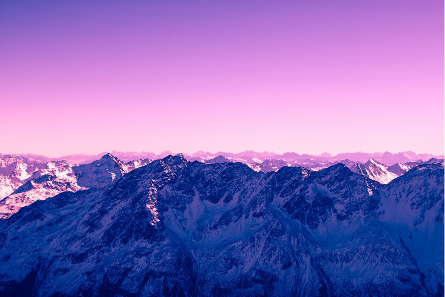 雪山山脉 紫色背景壁纸