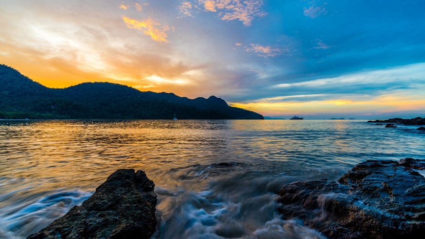 唯美夕阳海岸礁石风景壁纸