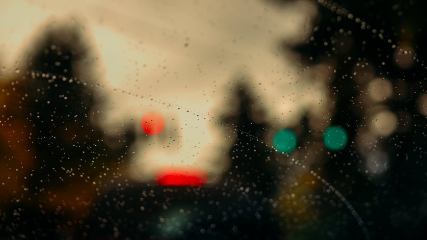 窗外雨滴 雨珠 特写壁纸