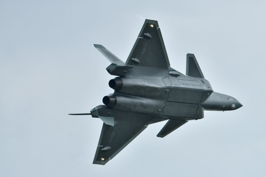 威空战机 歼20超清壁纸