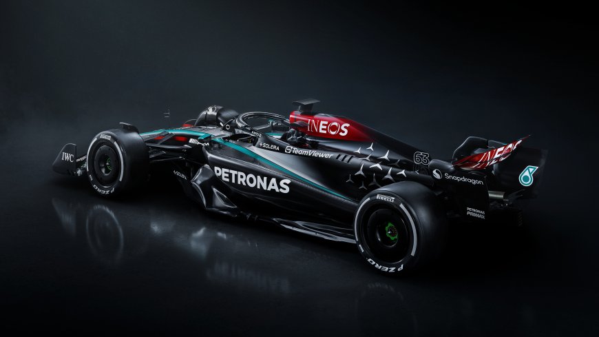 Mercedes-AMG-Petronas-F1W15 赛车炫酷后侧壁纸