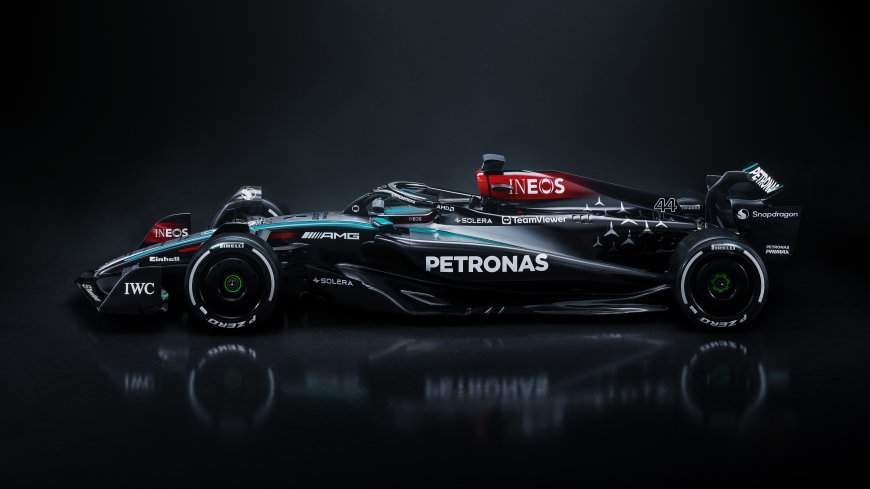 Mercedes-AMG-Petronas-F1W15 赛车炫酷侧面壁纸