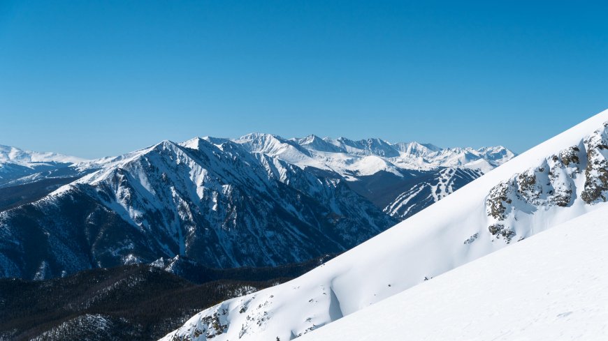 雪山，巍峨的雪山桌面壁纸图片