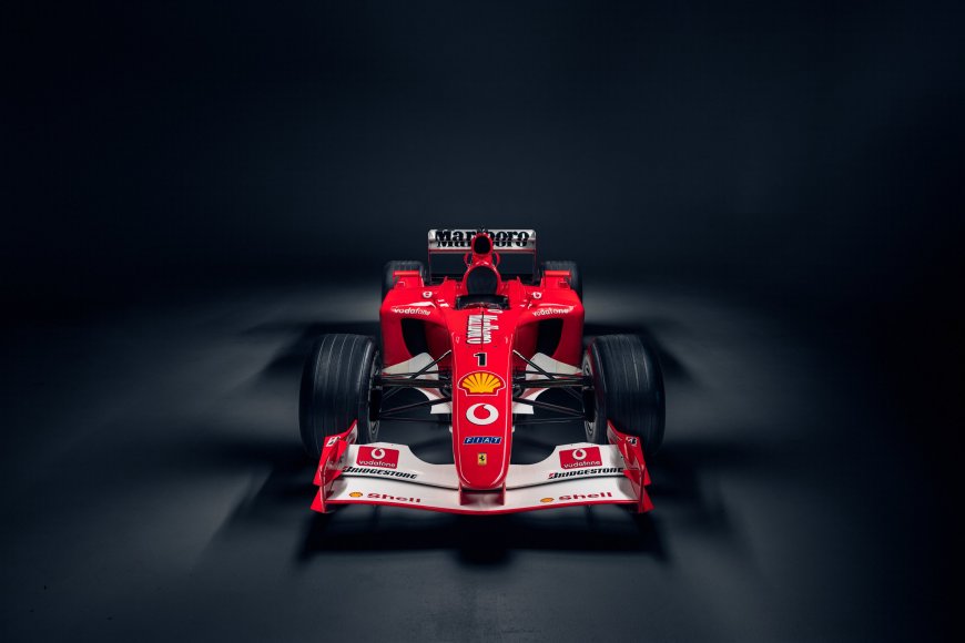 法拉利F1赛车F2001b 帅气正脸壁纸