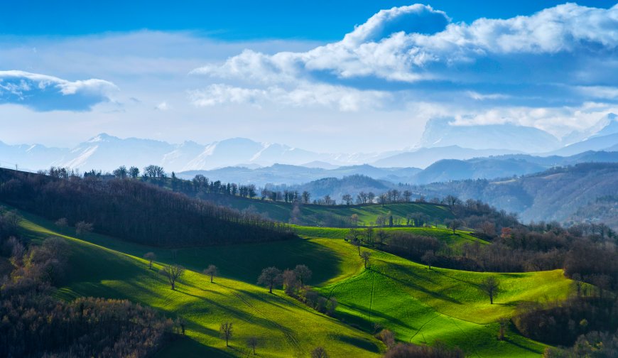 绝美山坡蓝天白云风景壁纸