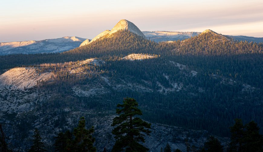 山林岩石风景摄影壁纸