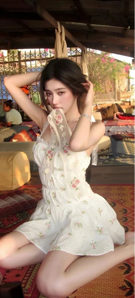 碎花裙女子休闲场景手机壁纸