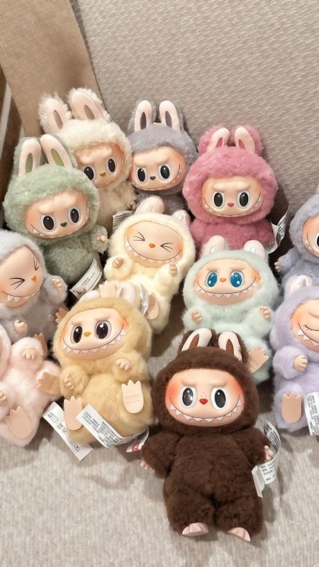 多色 Labubu 毛绒玩偶可爱风手机壁纸