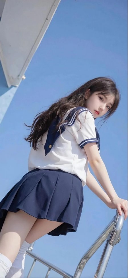 蓝天水手服少女清新风手机壁纸