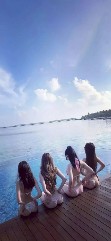 海边比基尼少女度假风手机壁纸