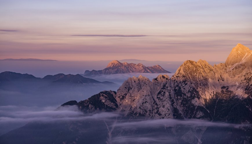 高山云海治愈风景高清电脑壁纸