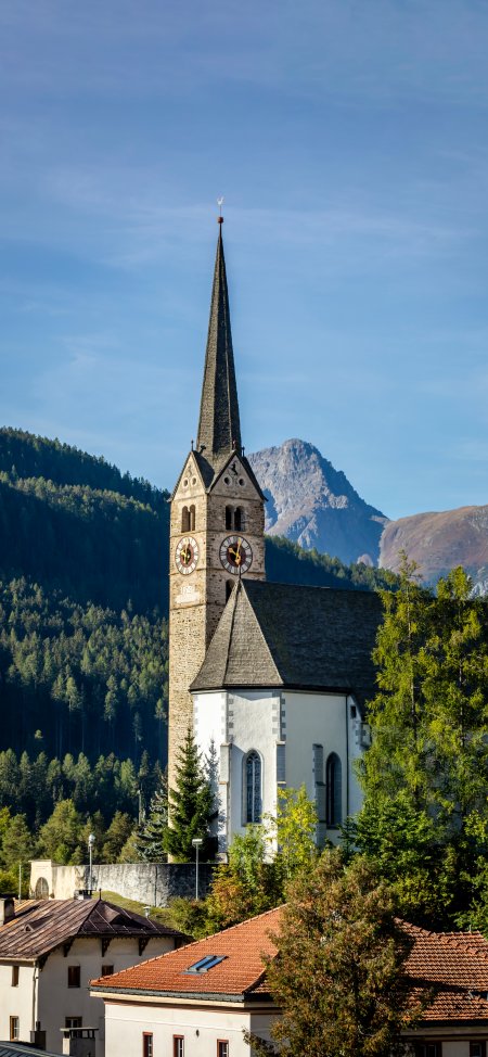 阿尔卑斯山教堂小镇复古风风景手机壁纸