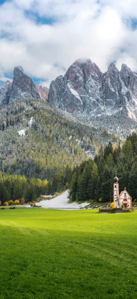 阿尔卑斯山教堂童话风风景手机壁纸