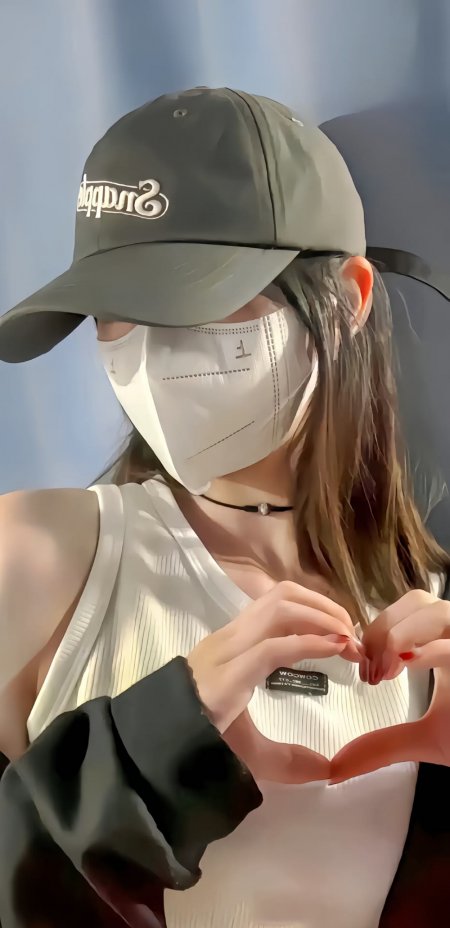 戴帽口罩少女比心时尚手机壁纸