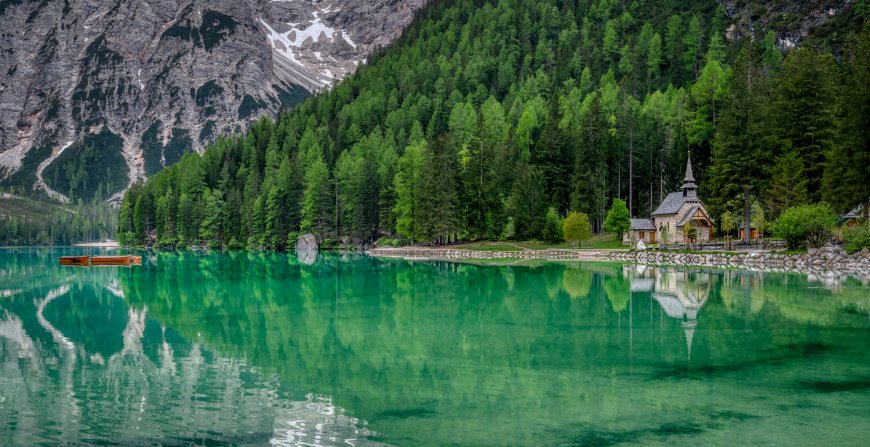 山水湖泊教堂实景壁纸自然清新电脑桌面背景