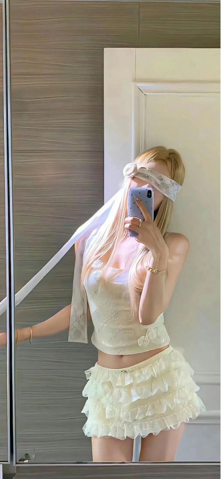 镜前自拍少女浅米白柔光梦幻蕾丝甜系手机壁纸