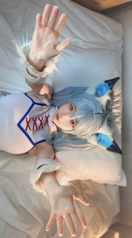 蓝发兽耳少女cos暖白柔光日系二次元手机壁纸