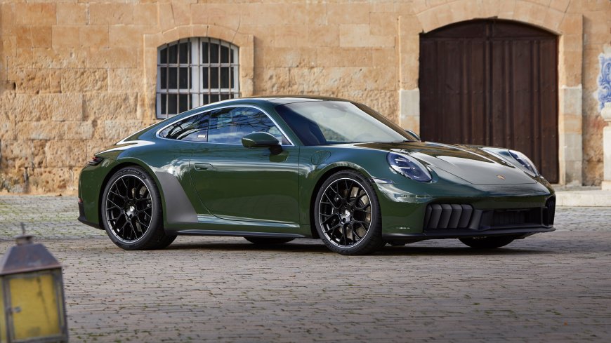 保时捷911GT3绿色跑车石墙庭院静态展示电脑壁纸